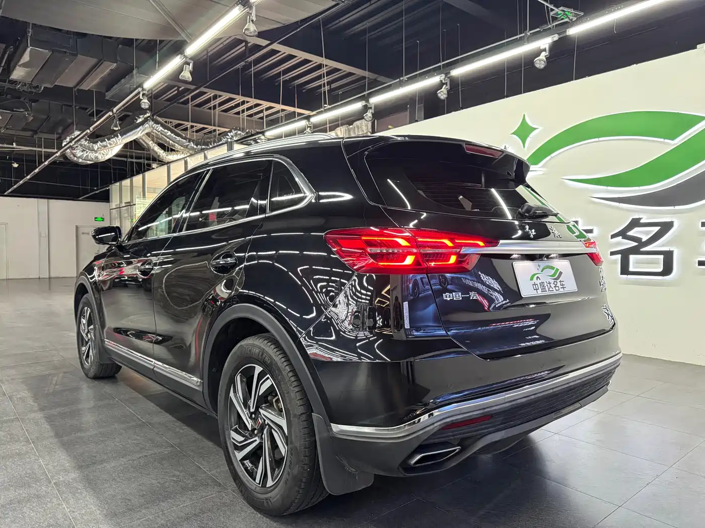 Hongqi HS5 2022 Facelift 2.0T Smart Flag Enjoyment Edition фото 4