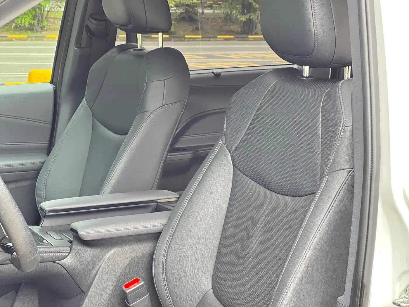 Toyota Sienna 2021 2.5L Hybrid Ultimate Edition фото 9