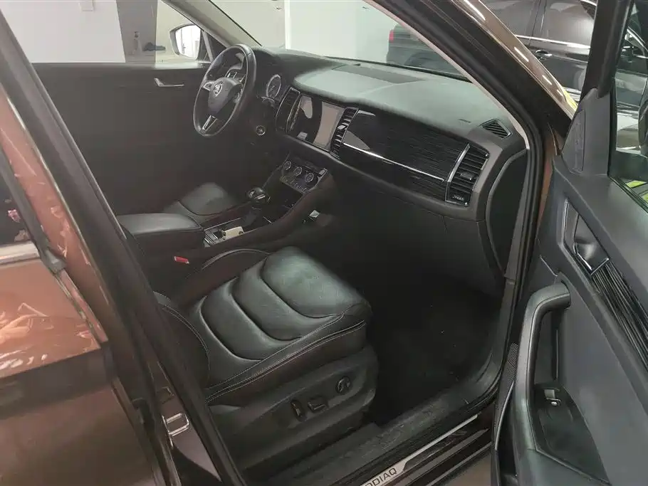 Škoda Kodiaq 2018 Facelift TSI330 7-seat 2WD Premium Luxury Edition фото 8