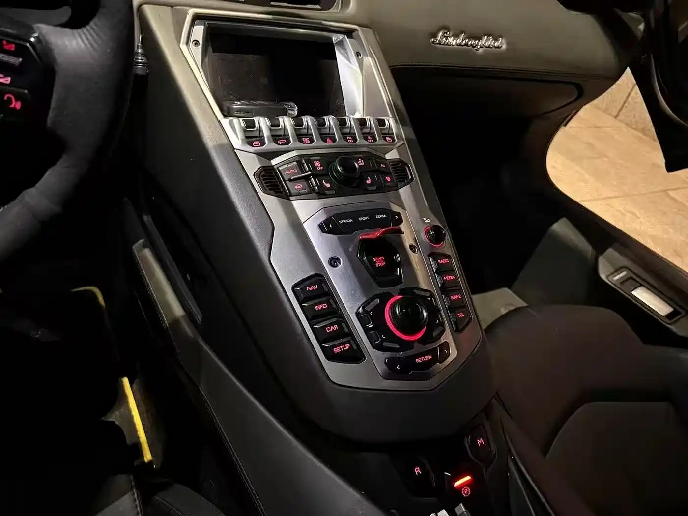 Lamborghini Aventador 2011 LP 700-4 фото 12