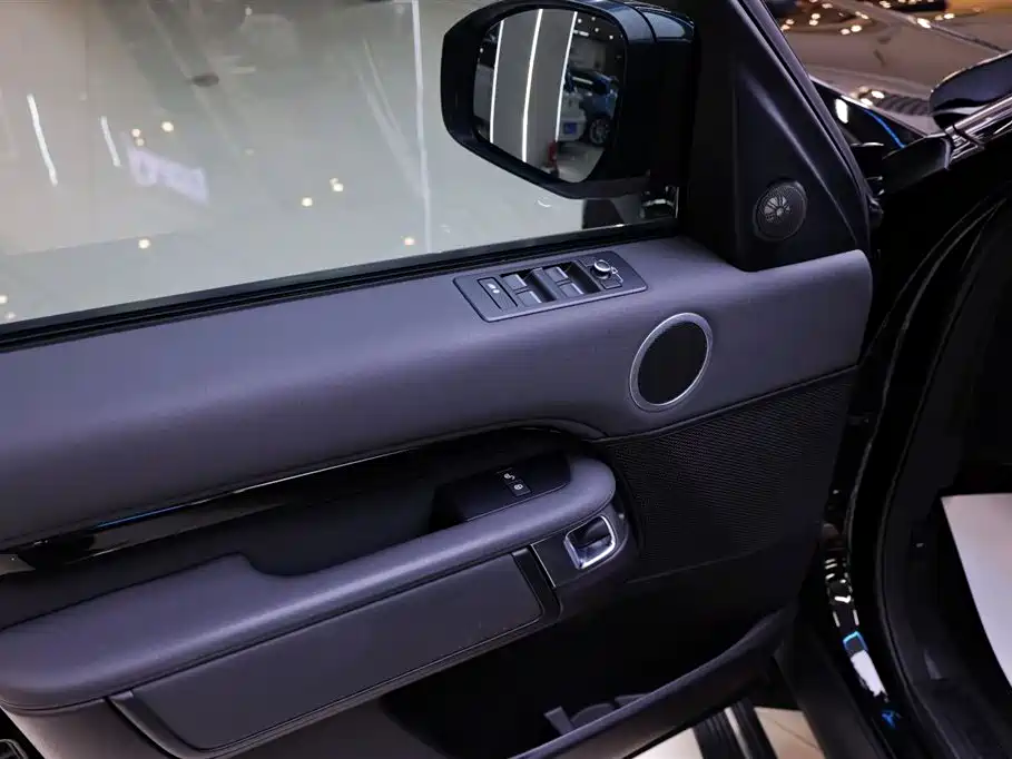 Land Rover Discovery 2018 3.0 SC V6 SE фото 17