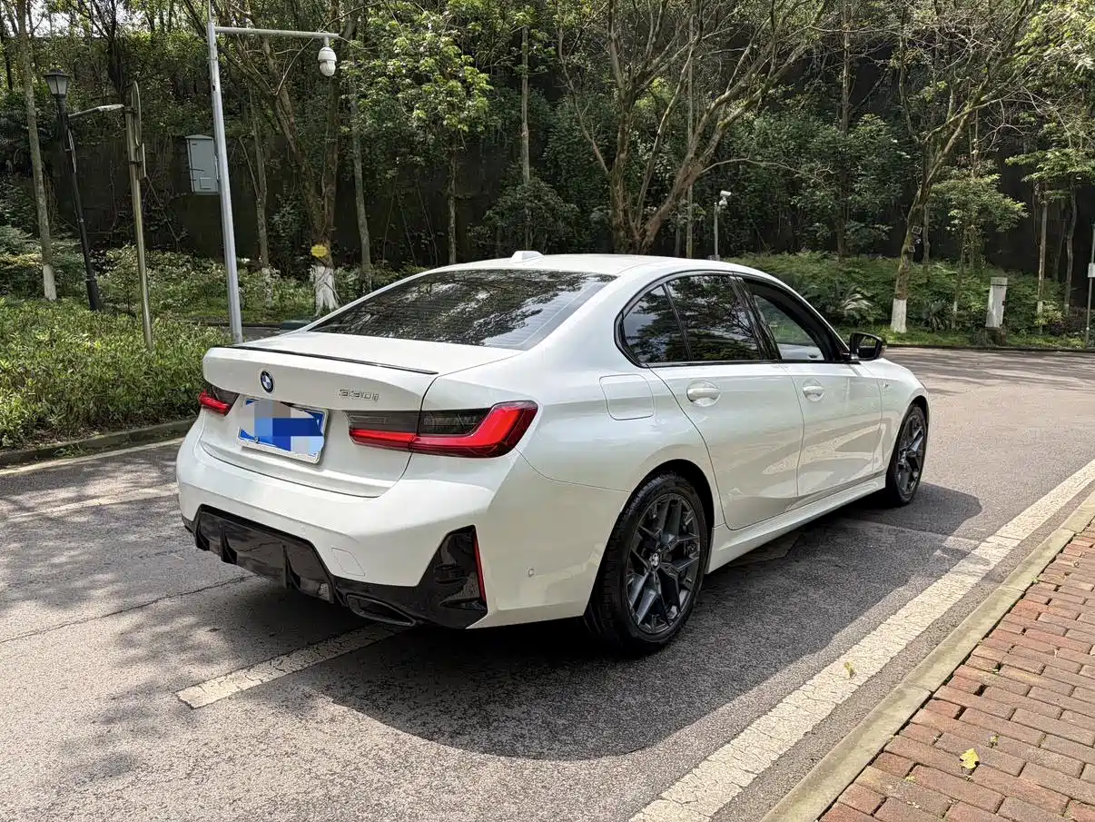 BMW 3 Series 2025 330i M Sport Night Edition фото 5