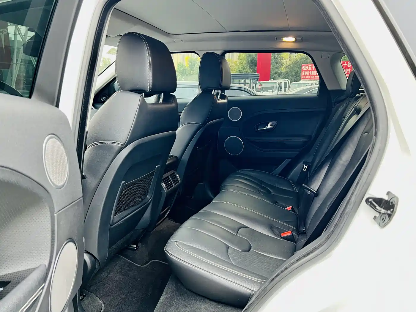 Land Rover Range Rover Evoque (Import) 2013 2.0T 5-door Dynamic Edition фото 4