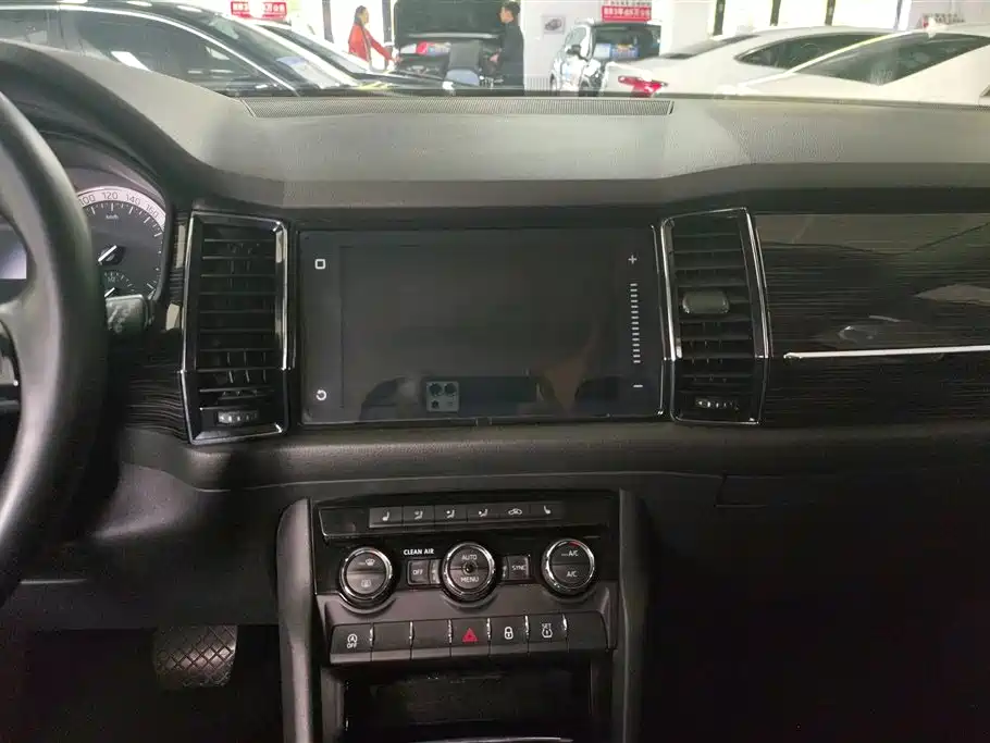 Škoda Kodiaq 2018 Facelift TSI330 7-seat 2WD Premium Luxury Edition фото 13