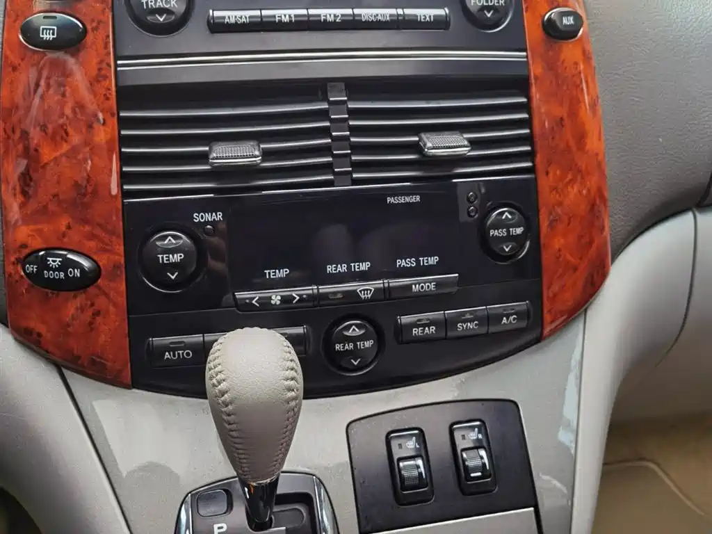 Toyota Sienna фото 5