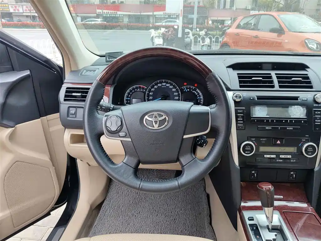 Toyota Camry 2013 2.0G Comfort фото 11