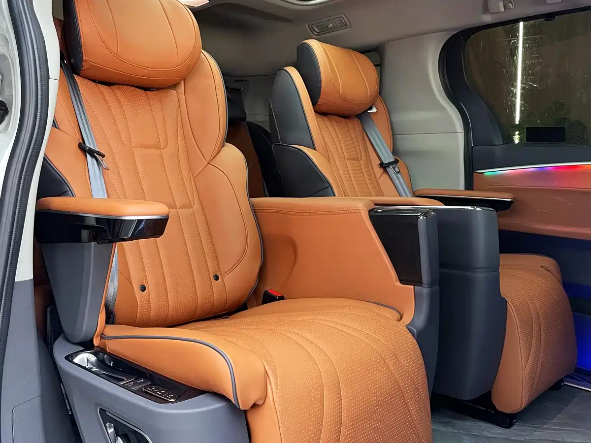 Toyota Granvia 2024 2.5L Hybrid Luxury фото 8