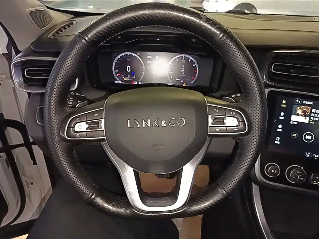 Lynk & Co 01 2017 2.0T AWD Pro фото 11