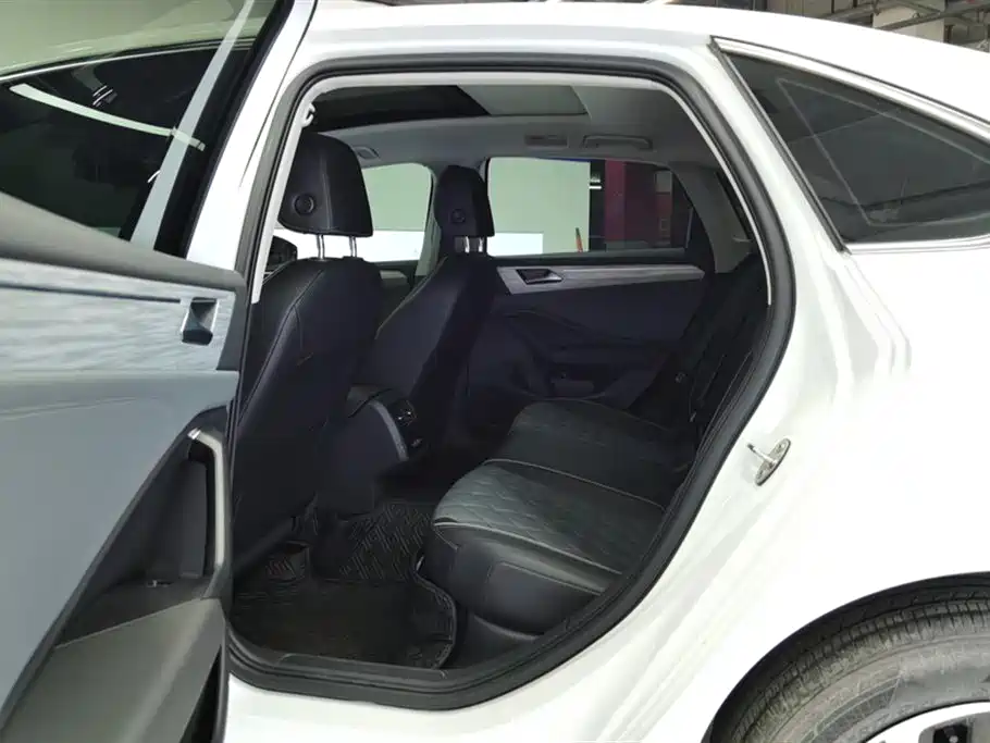 Volkswagen Sagitar 2023 300TSI DSG Surpassing Edition фото 11