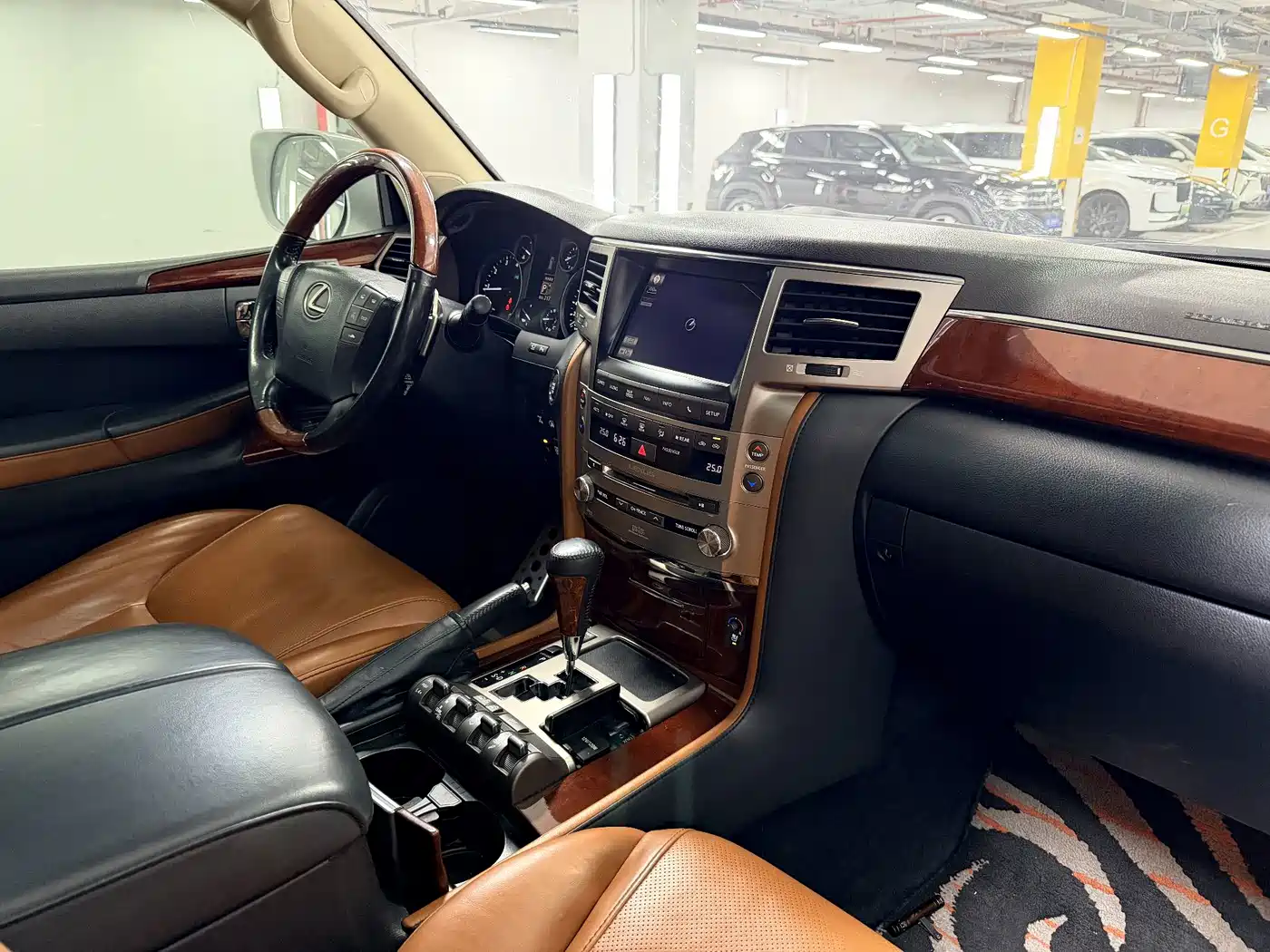 Photo 9 - Lexus LX