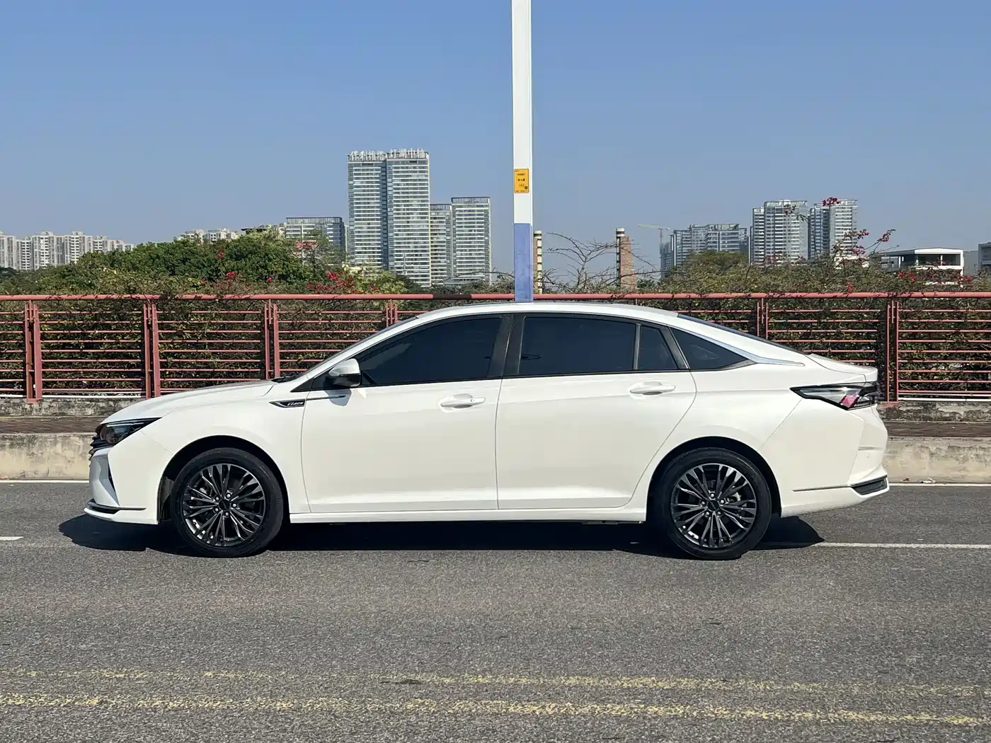 DONGFENG YI HYUN MAX