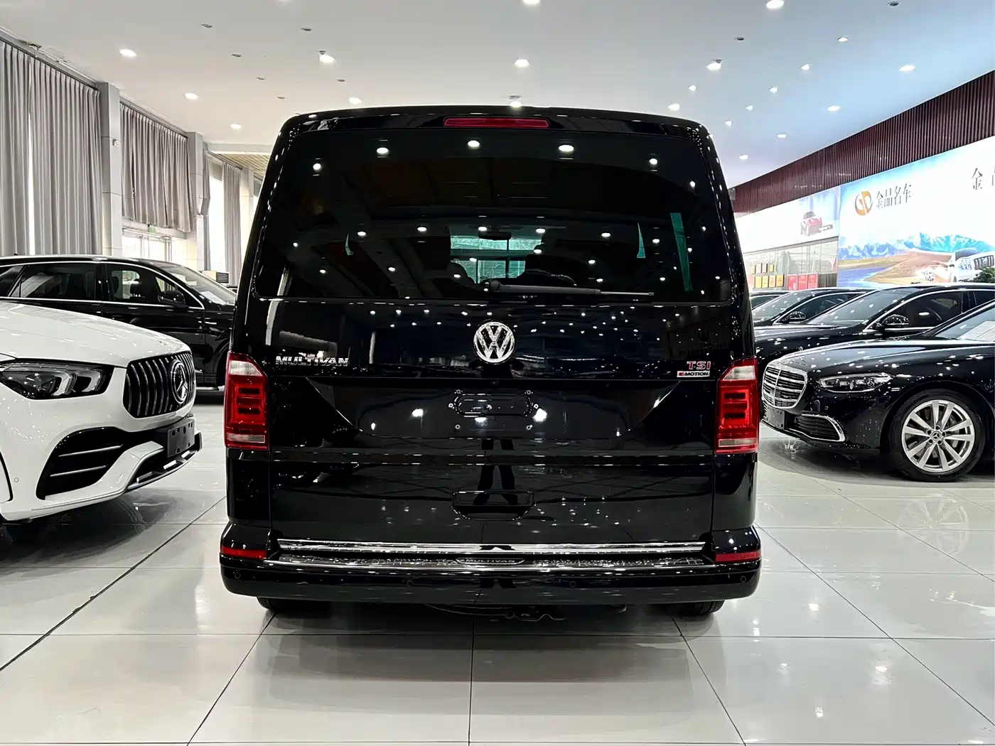 Volkswagen Multivan 2016 2.0TSI 4WD Prestige 7-Seater фото 5