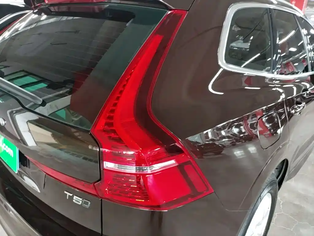 Фото 8 - Volvo XC60