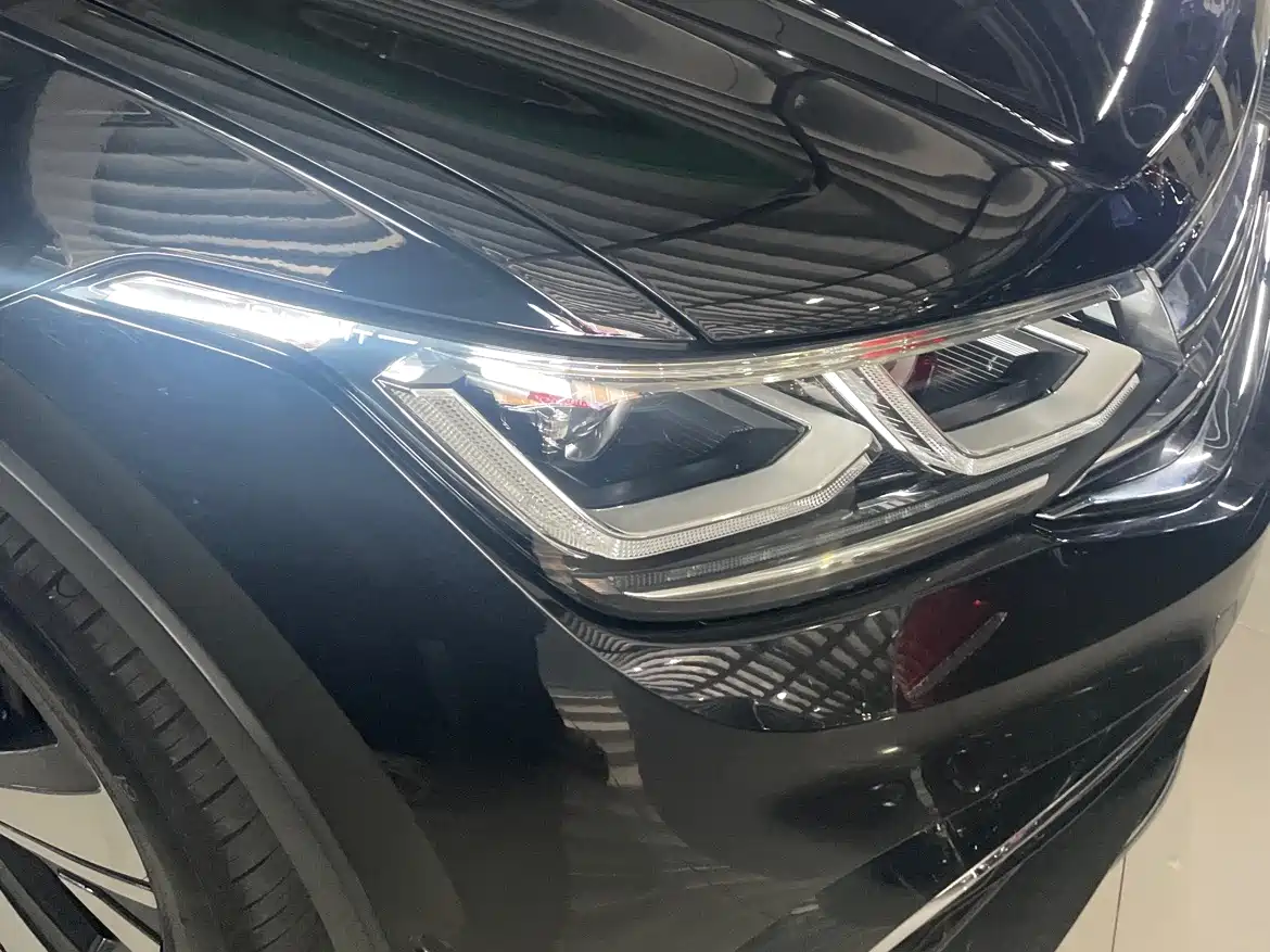 Volkswagen Tiguan L 2023 380TSI 4WD R-Line Flagship 7-seater фото 10