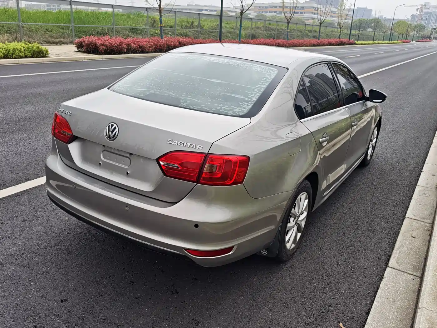 Volkswagen Sagitar 2012 Model 1.6L Automatic Fashion фото 7