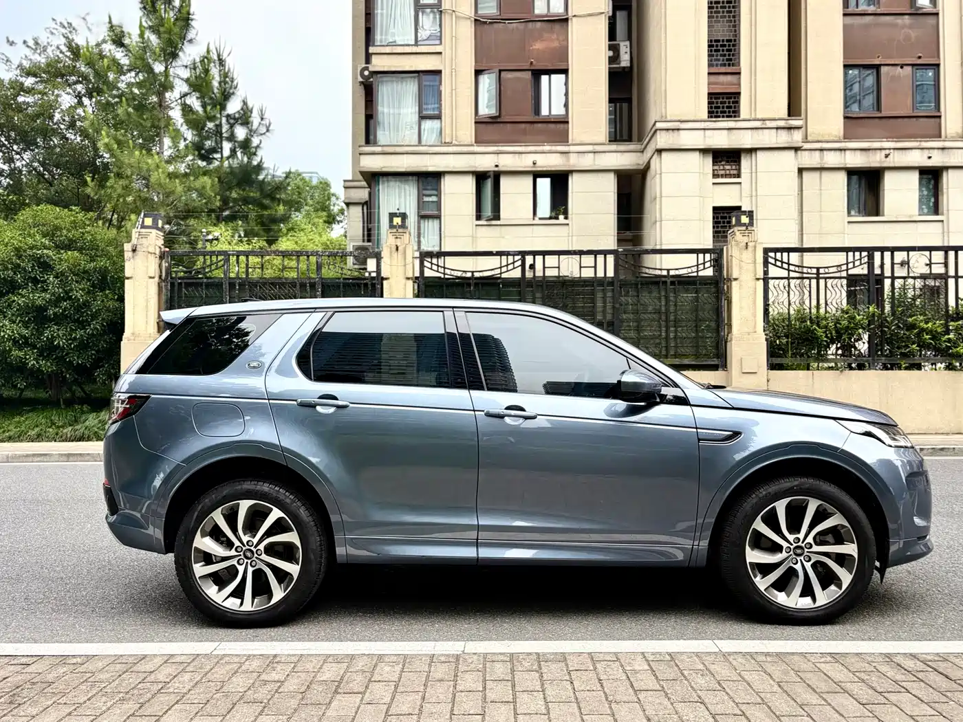 Land Rover Discovery Sport 2023 249PS R-Dynamic S Performance Version фото 5