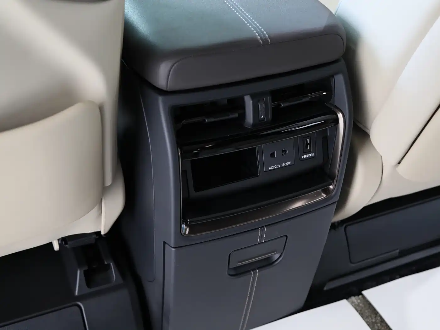 Toyota Vellfire 2024 Crown Hybrid 2.5L Executive Premium Edition фото 19