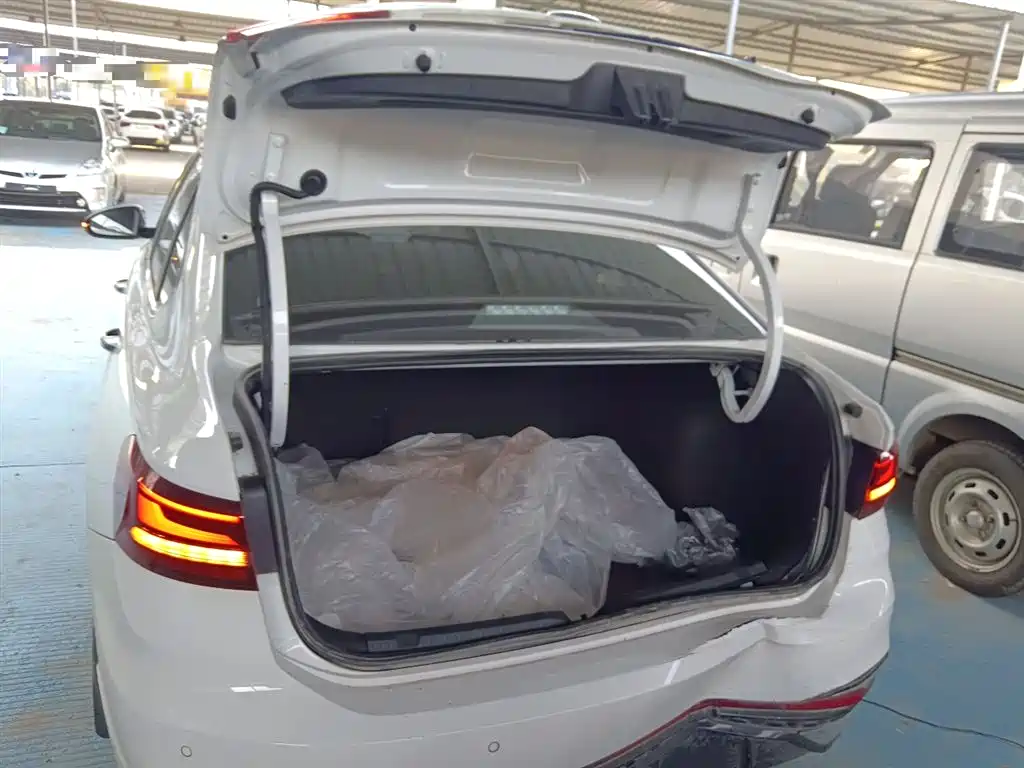 Volkswagen Lavida 2023 280TSI DSG Starlight Comfort Edition фото 15