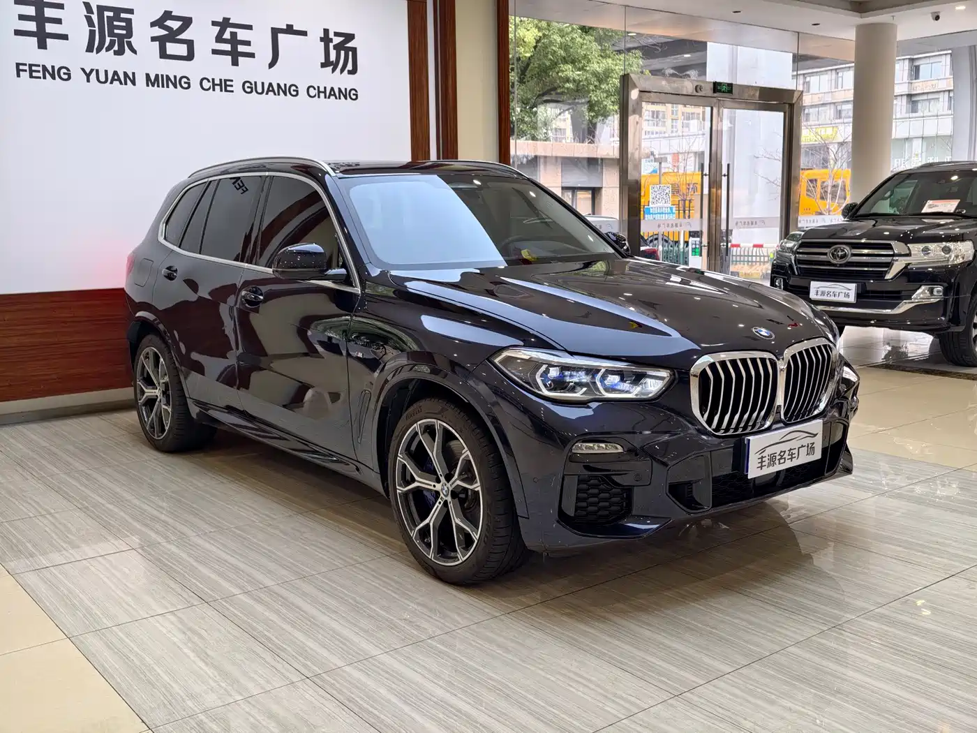 BMW X5 (Import) 2021 xDrive40i Exclusive M Sport Package фото 2