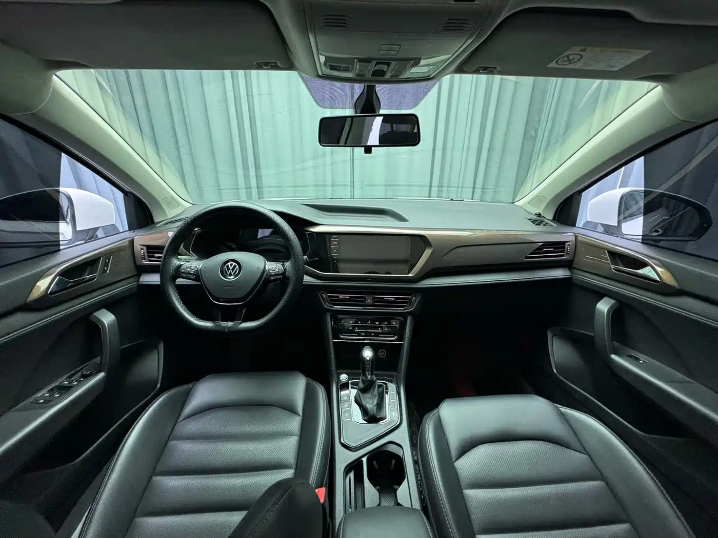 Volkswagen Tharu 2022 280TSI FWD Luxury Edition фото 11