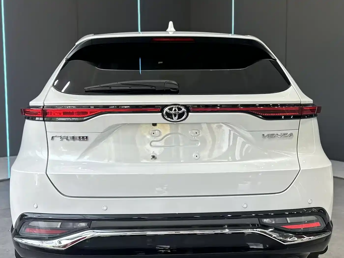 Toyota Venza 2023 2.0L CVT FWD Premium фото 7