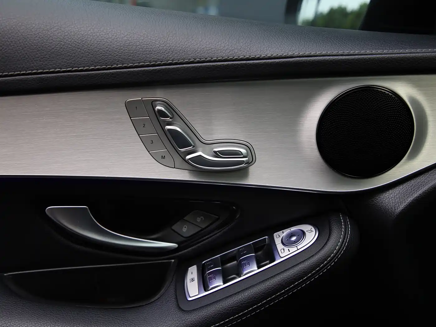 Mercedes-Benz GLC Coupe 2020 GLC 260 4MATIC Coupe SUV фото 14