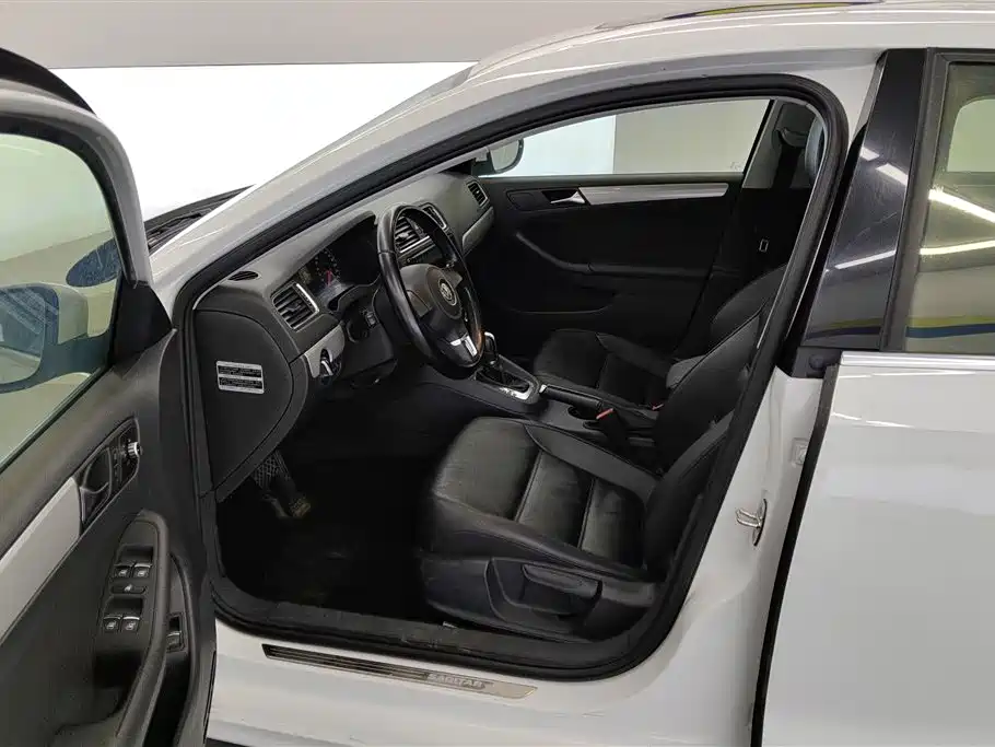 Volkswagen Sagitar 2014 Facelift 1.6L Automatic Comfort фото 9