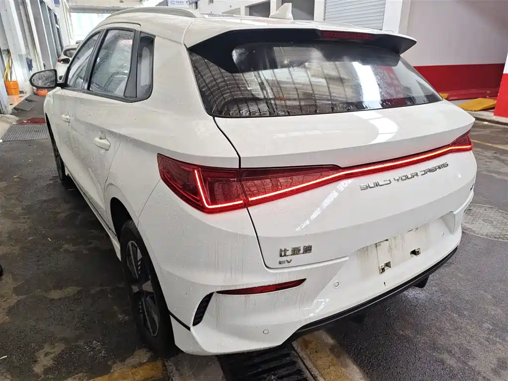 BYD E2