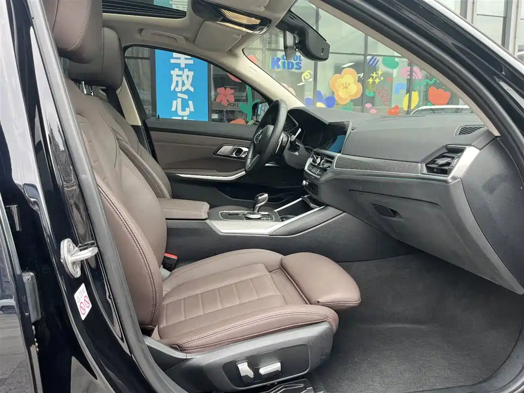 BMW 3 Series 2021 325Li M Sport Night Edition фото 32