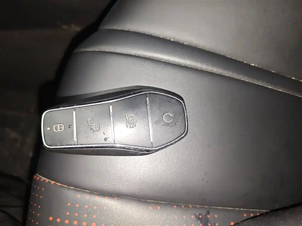 BYD E2