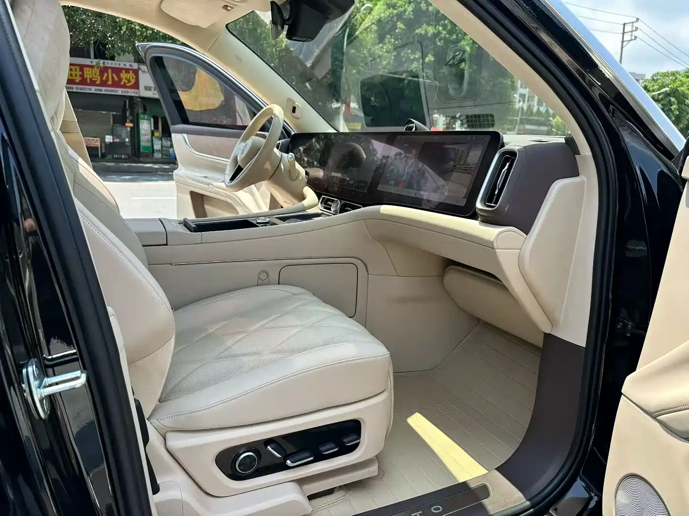 AITO Wenjie AITO M9 2025 Range Extender Max 52kWh 5-Seater фото 7