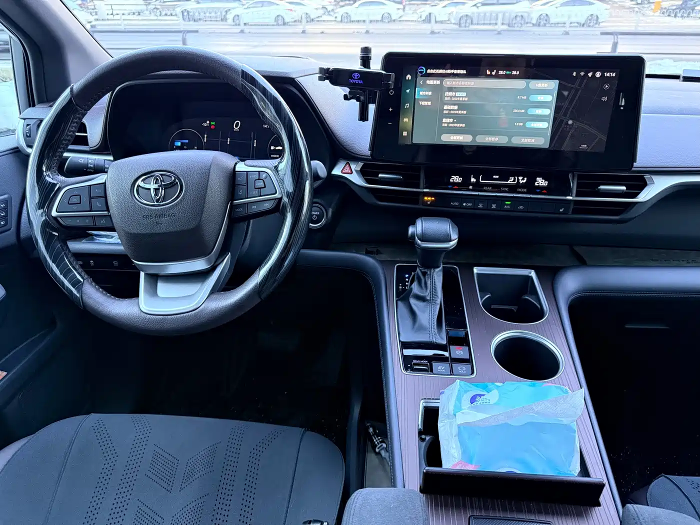 Toyota Granvia 2024 2.5L Hybrid Premium PLUS 4WD Edition фото 14