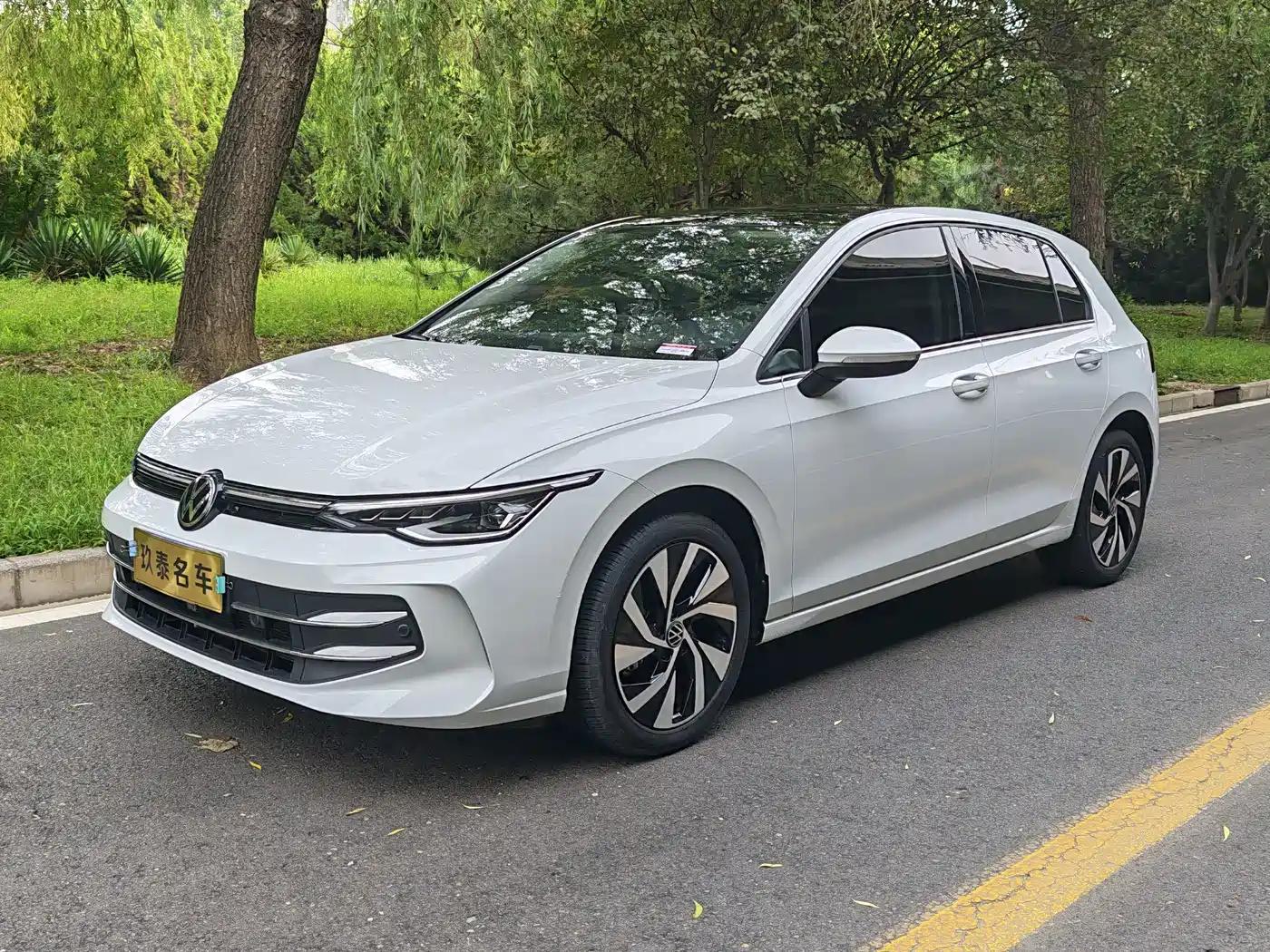 Volkswagen Golf 2025 300TSI Pro