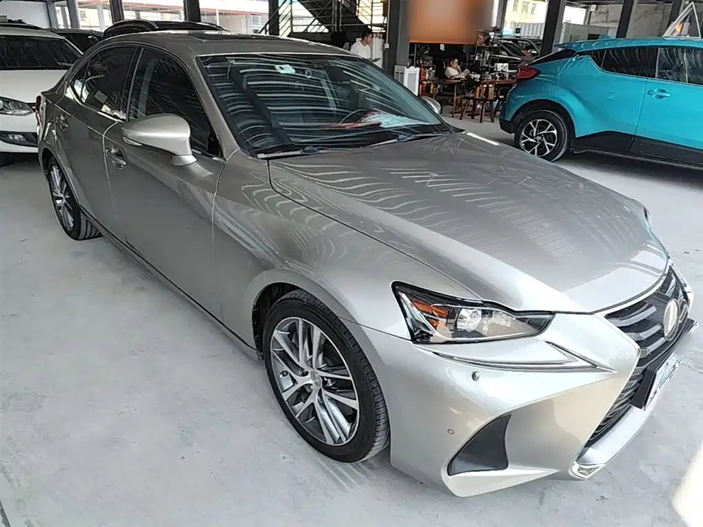 Lexus IS 2017 300 Leading Edition фото 4