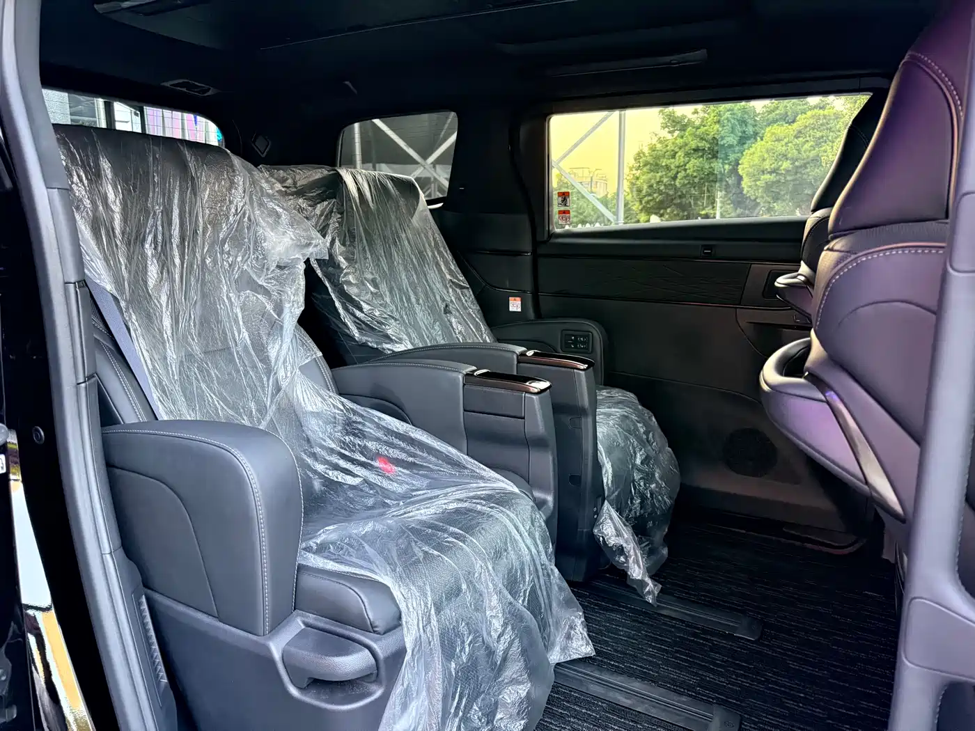 Toyota Alphard 2025 Hybrid 2.5L Prestige Gold Edition фото 11