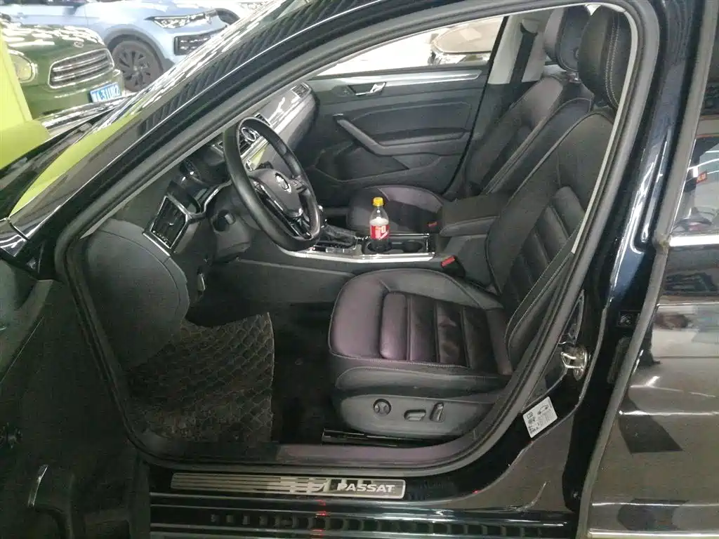 Volkswagen Passat 2017 330TSI DSG Prestige фото 15