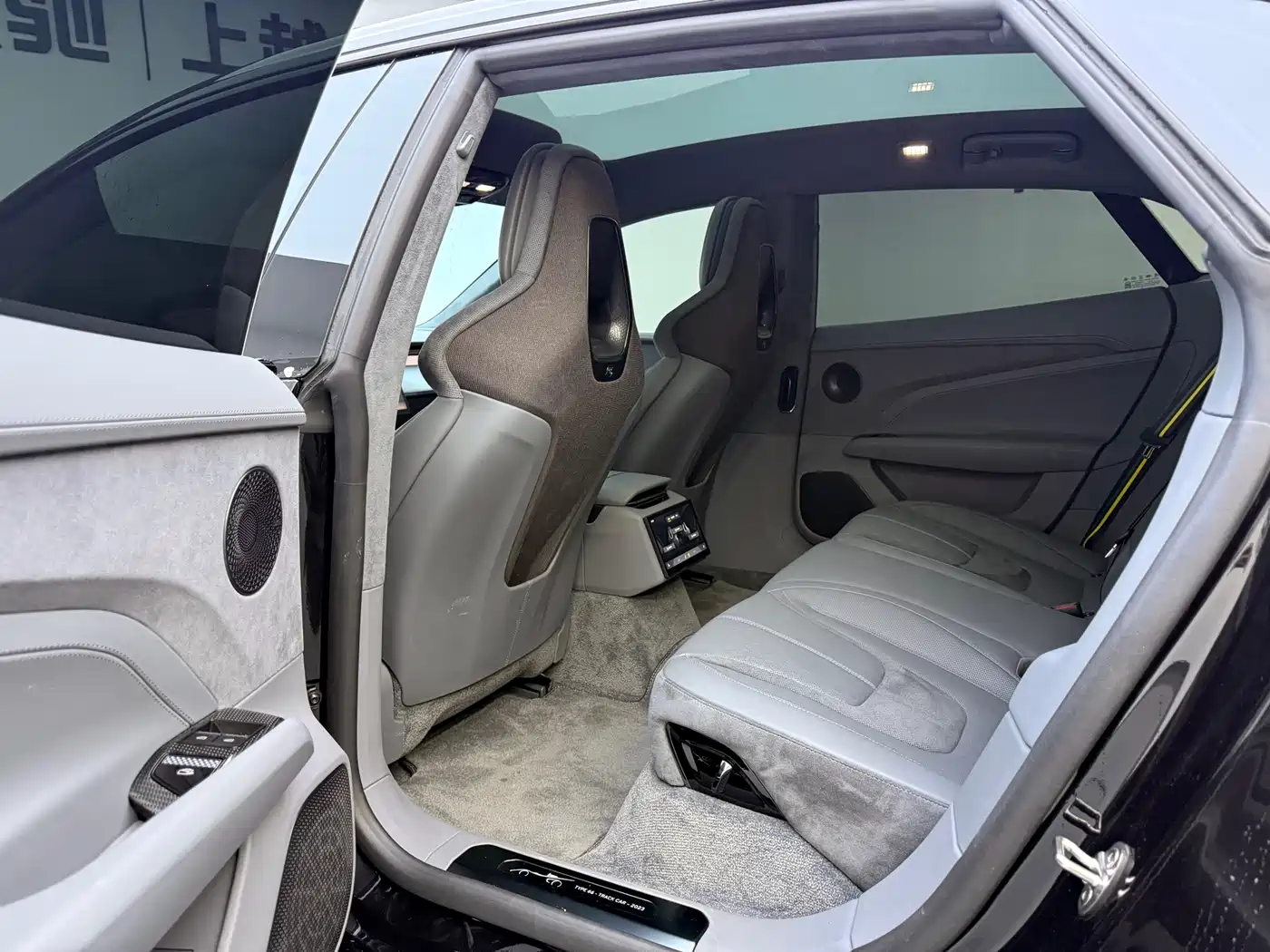 LOTUS SPORTS CAR EMEYA FLOWERS