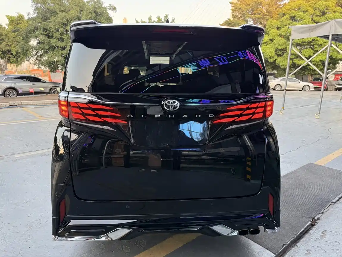 Toyota Alphard 2025 Hybrid 2.5L Prestige Gold Edition фото 6