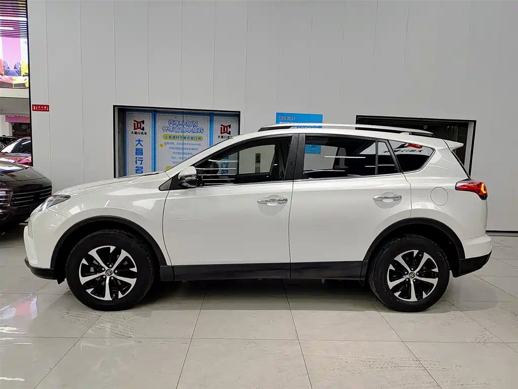 Toyota RAV4 Rongfang 2016 2.0L CVT 2WD Trend (China V) фото 3