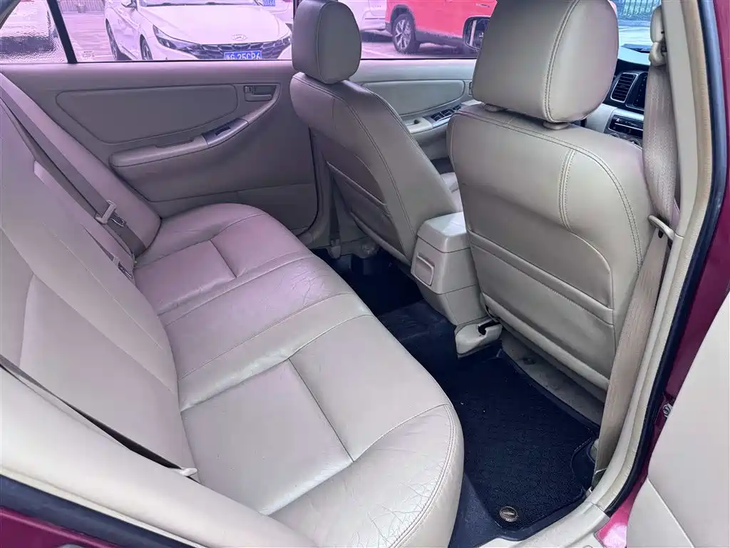 Toyota Corolla 2013 1.6L Automatic Luxury фото 13