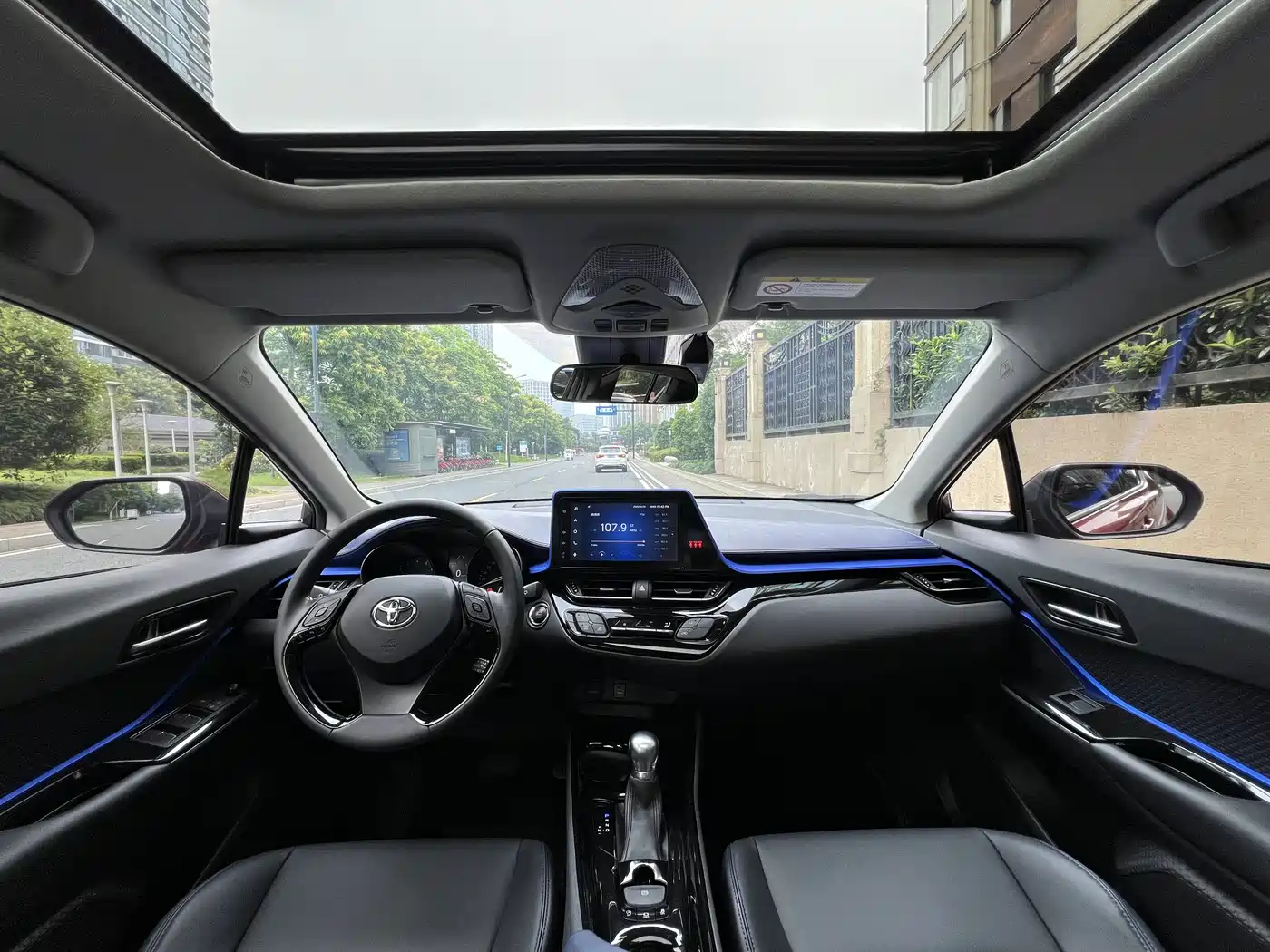 Toyota C-HR 2021 2.0L Luxury Edition фото 15