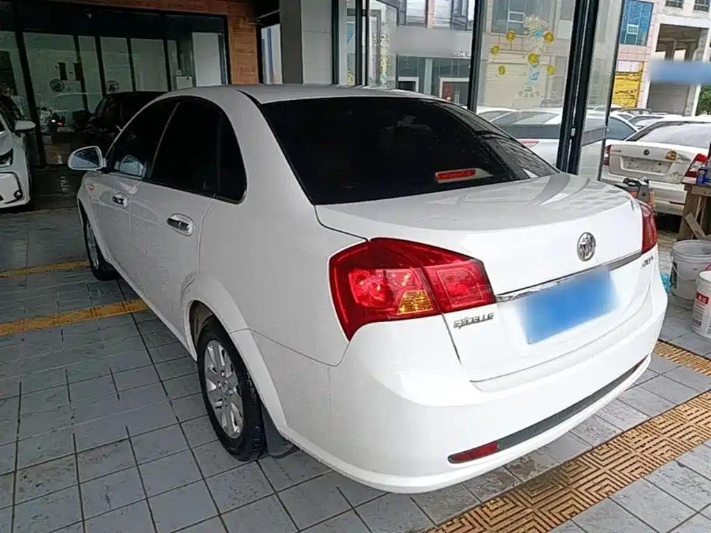 Buick Excelle 2015 1.5L Manual Classic фото 5