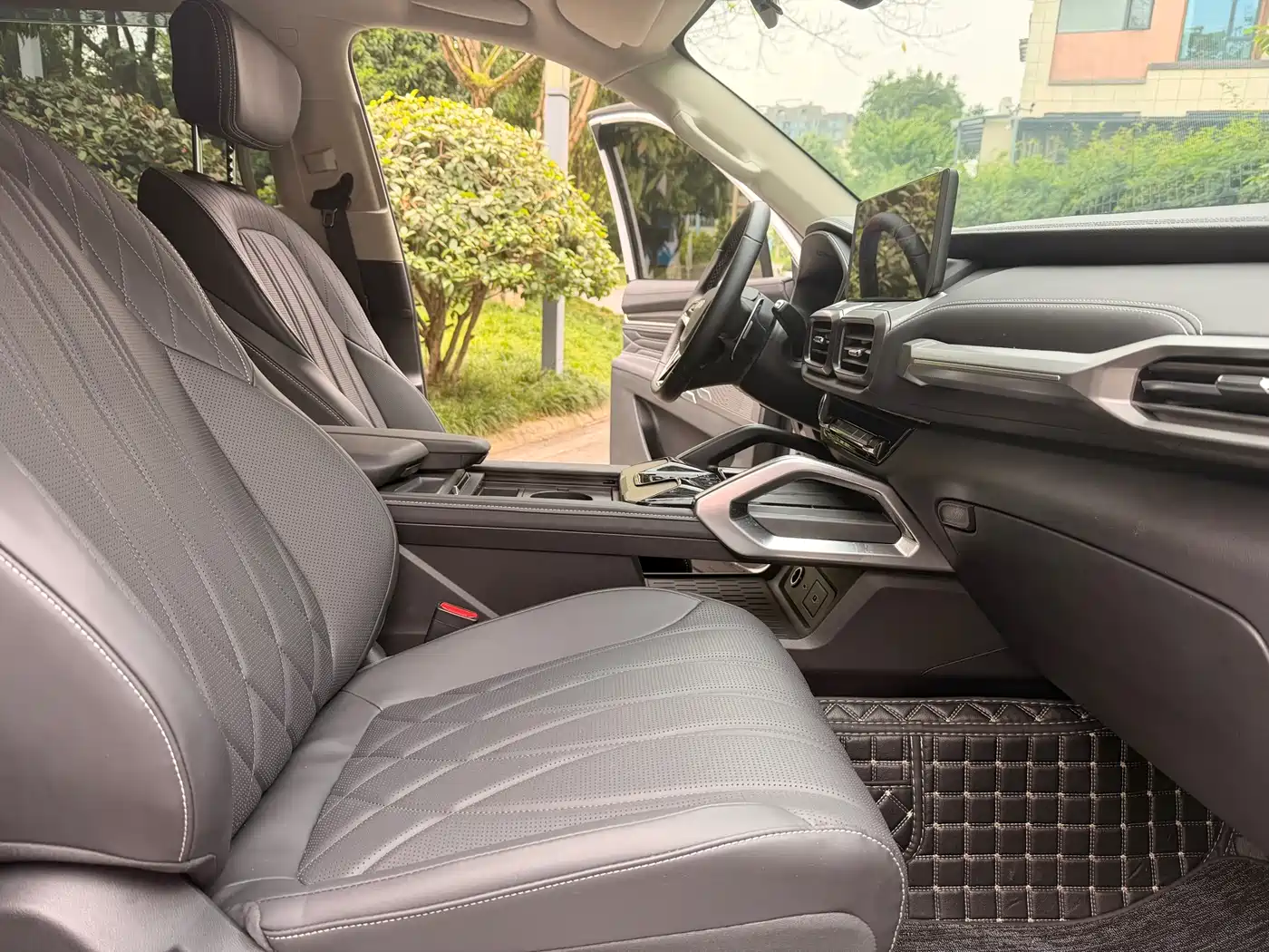 SAIC Maxus Territory 2023 2.0T Overland Flagship 7-Seater фото 44