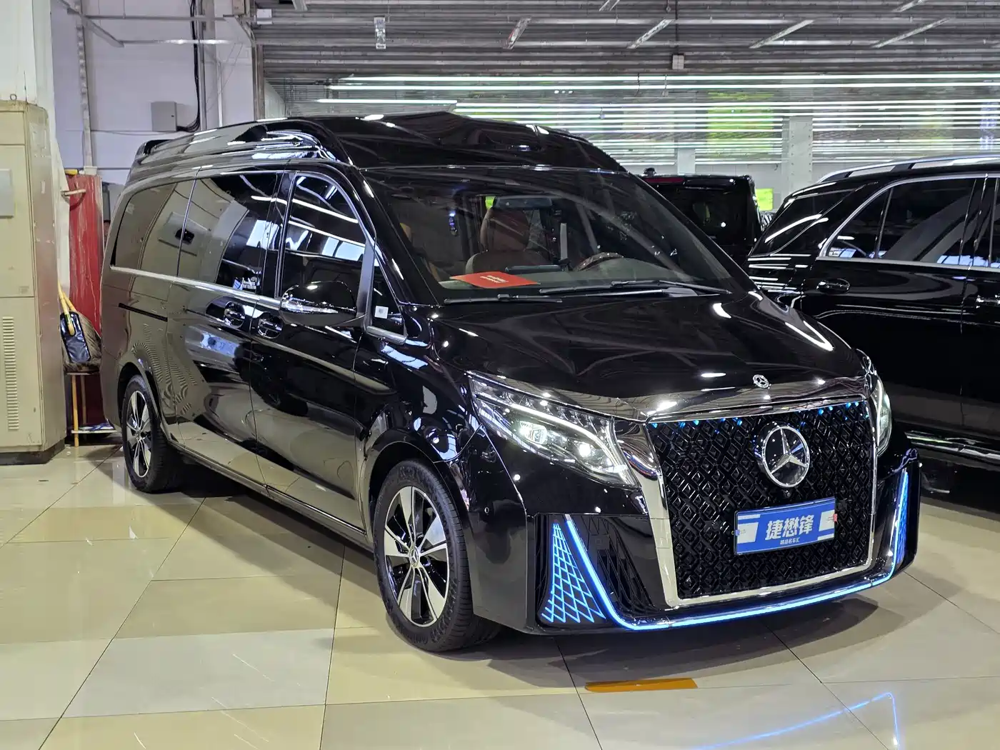 Mercedes-Benz V-Class 2022 V 260 L Long Wheelbase Prestige Edition фото 3