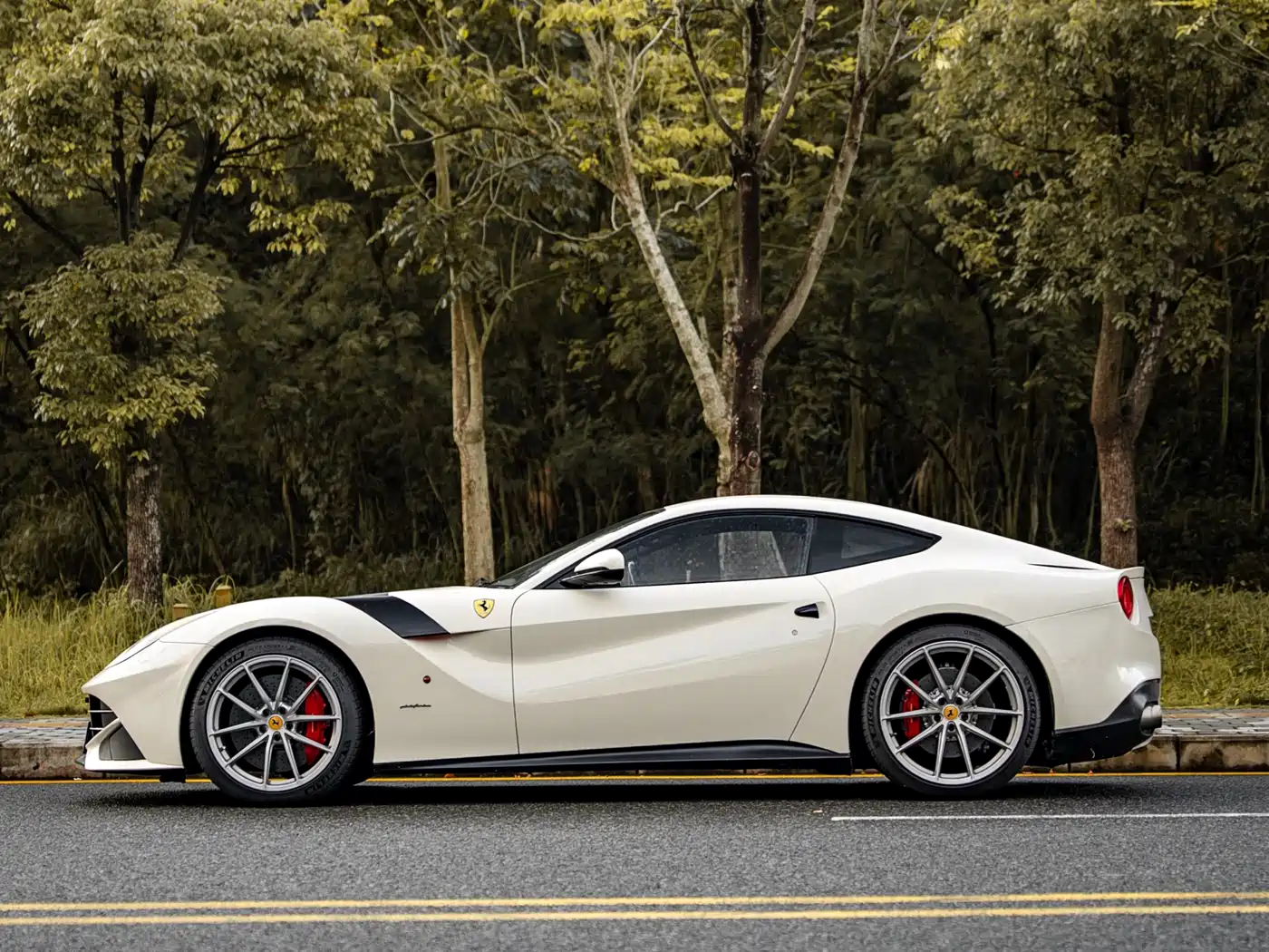 Ferrari F12berlinetta 2013 6.3L Standard фото 12