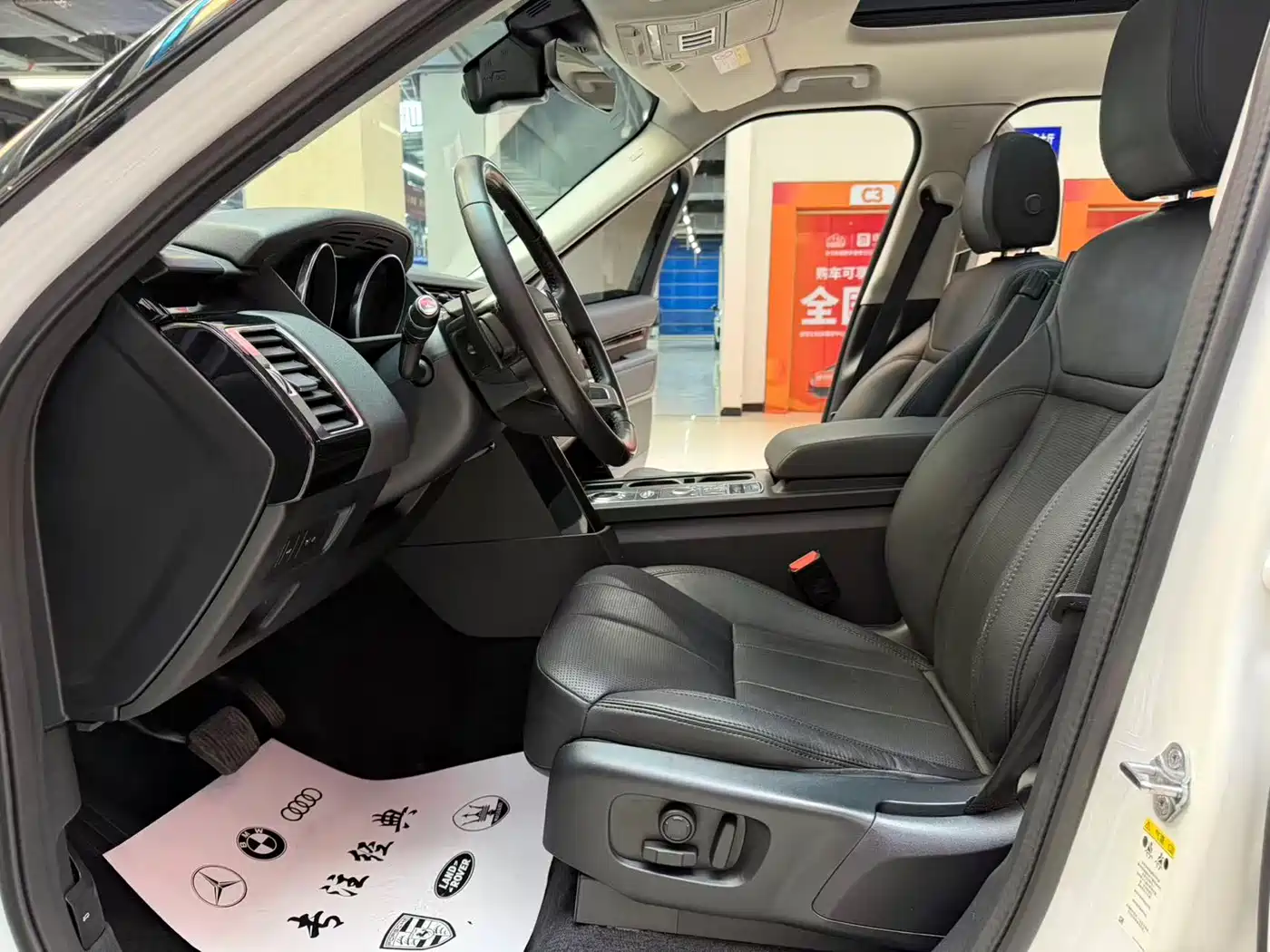 Land Rover Discovery 2019 3.0 SC V6 SE фото 15