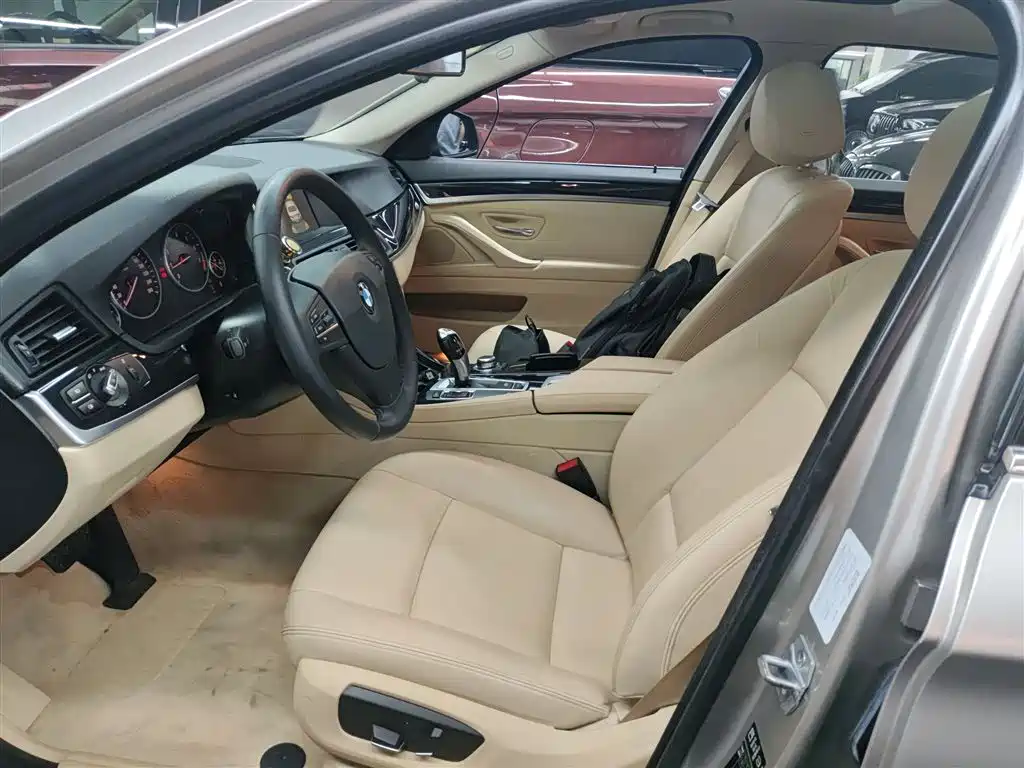 BMW 5 Series 2014 520Li Elegance фото 7