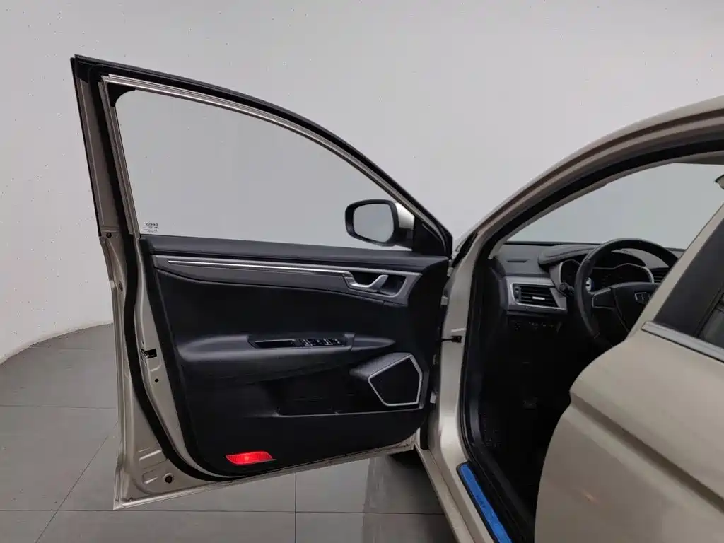 Photo 8 - Geely Emgrand GL
