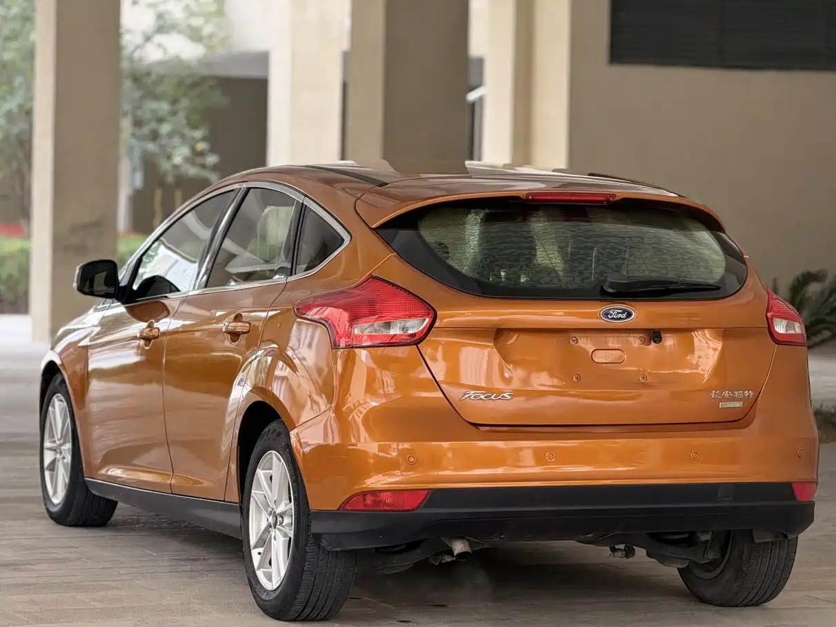 Ford Focus 2015 Hatchback EcoBoost 125 Automatic Premium Trend фото 8