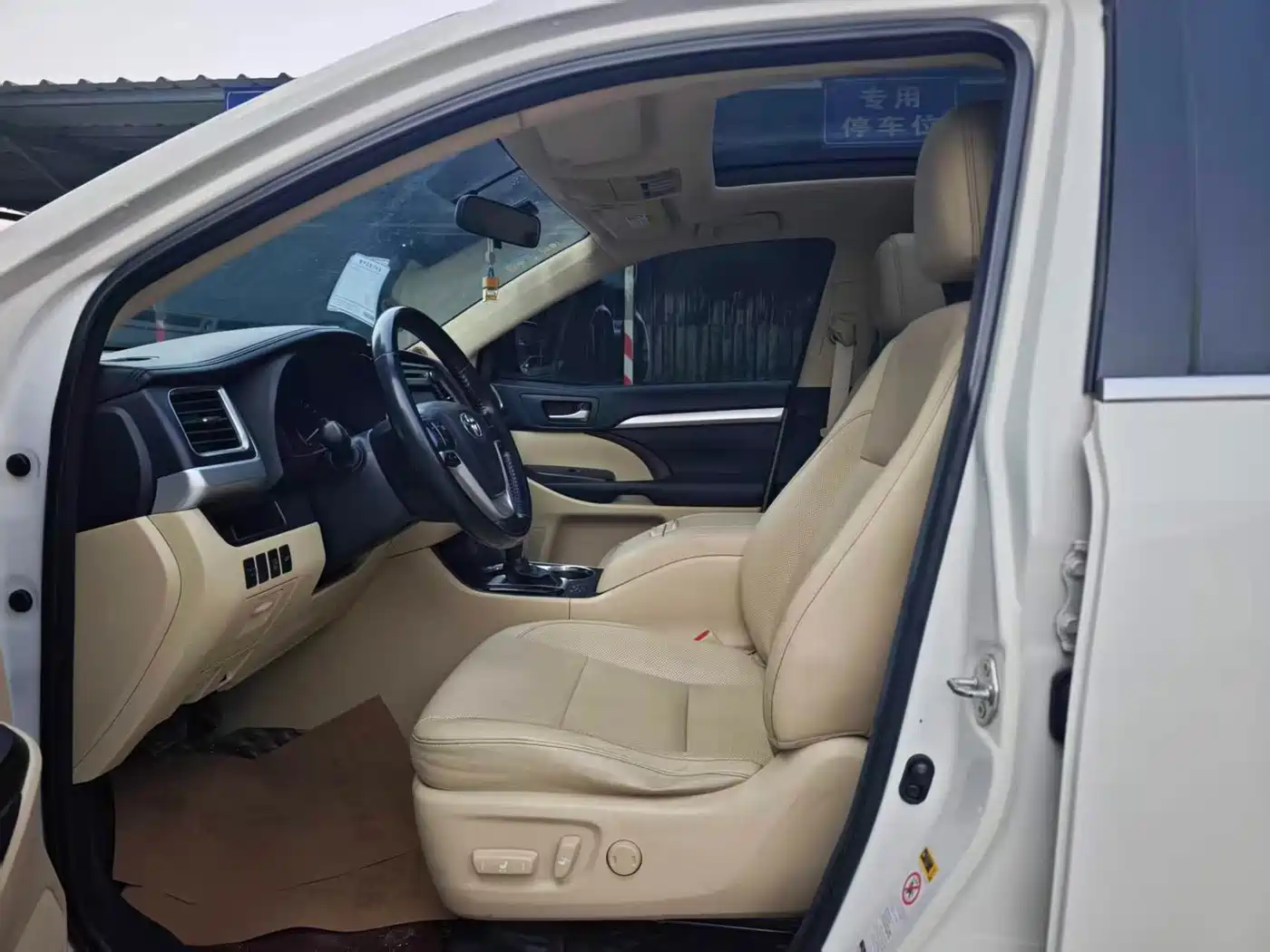 Toyota Highlander 2015 2.0T FWD Luxury Edition 7-seater фото 8